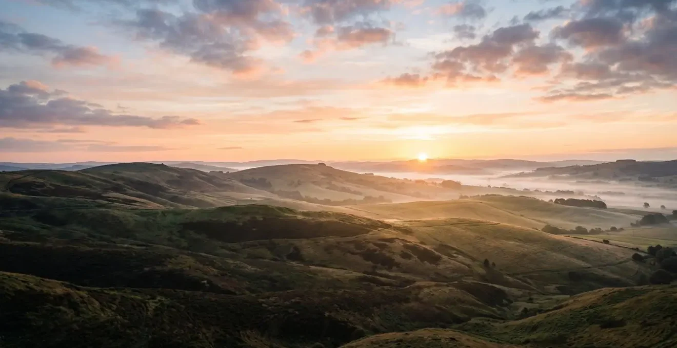 Paysage minimaliste symbolisant l'horizon temporel de l'investissement retraite avec transition progressive